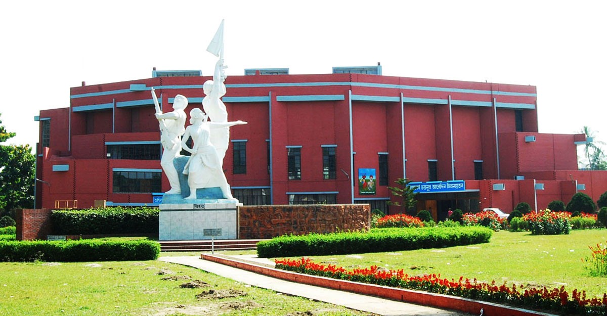 বাকৃবিতে ছাত্রলীগের হাতে লাঞ্ছিত সহকারী প্রক্টর , সাংবাদিকদের ওপর হামলা