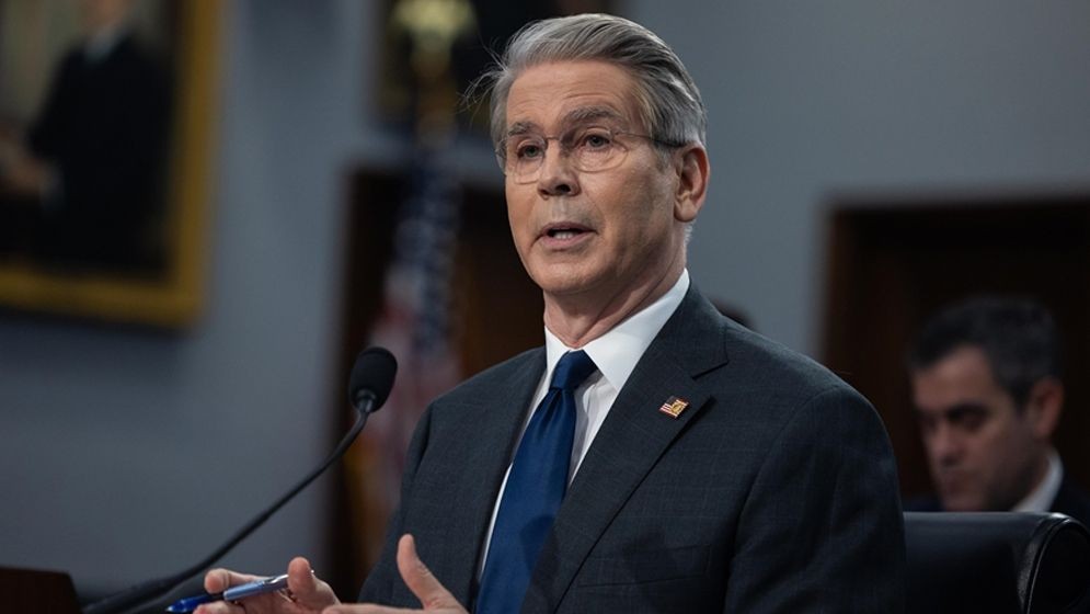 শাটডাউন দীর্ঘায়িত হলে সেনাবাহিনীকে বেতন দিতে পারবে না যুক্তরাষ্ট্র