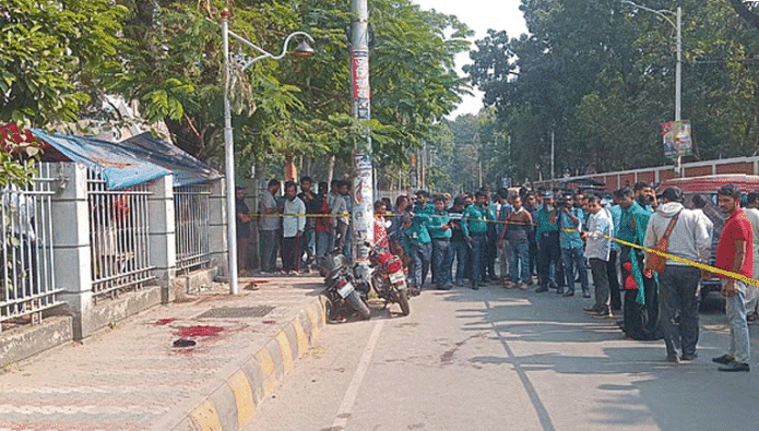 খুলনায় আদালত চত্বরে দু’জনকে গুলি করে হত্যা