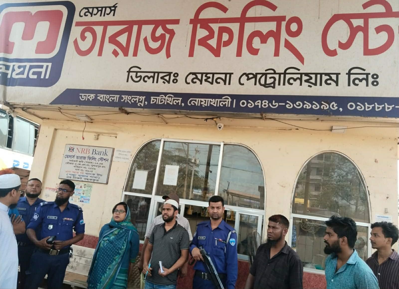 নোয়াখালীতে তেলের কৃত্রিম সংকট তৈরী করায় দুই ফিলিং স্টেশনকে জরিমানা