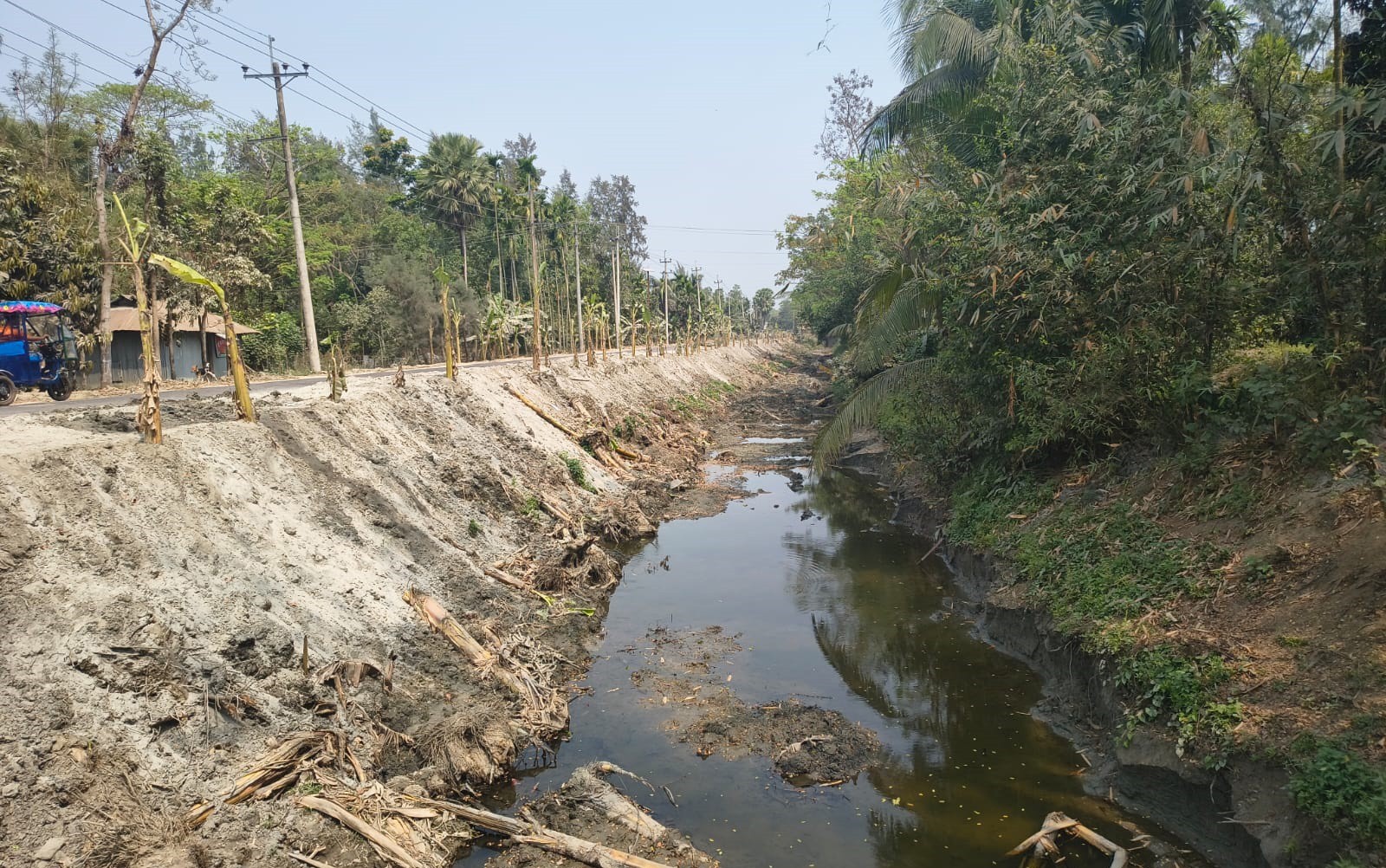 নোয়াখালীতে খাল ও ফসলি জমি কেটে সড়ক নির্মাণ, ধসের আশঙ্কা