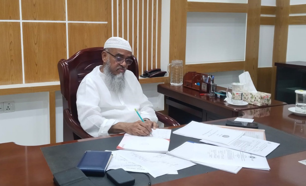 প্রথম কর্মদিবসেই কর্মকর্তা-কর্মচারীদের সতর্ক করলেন প্রশাসক