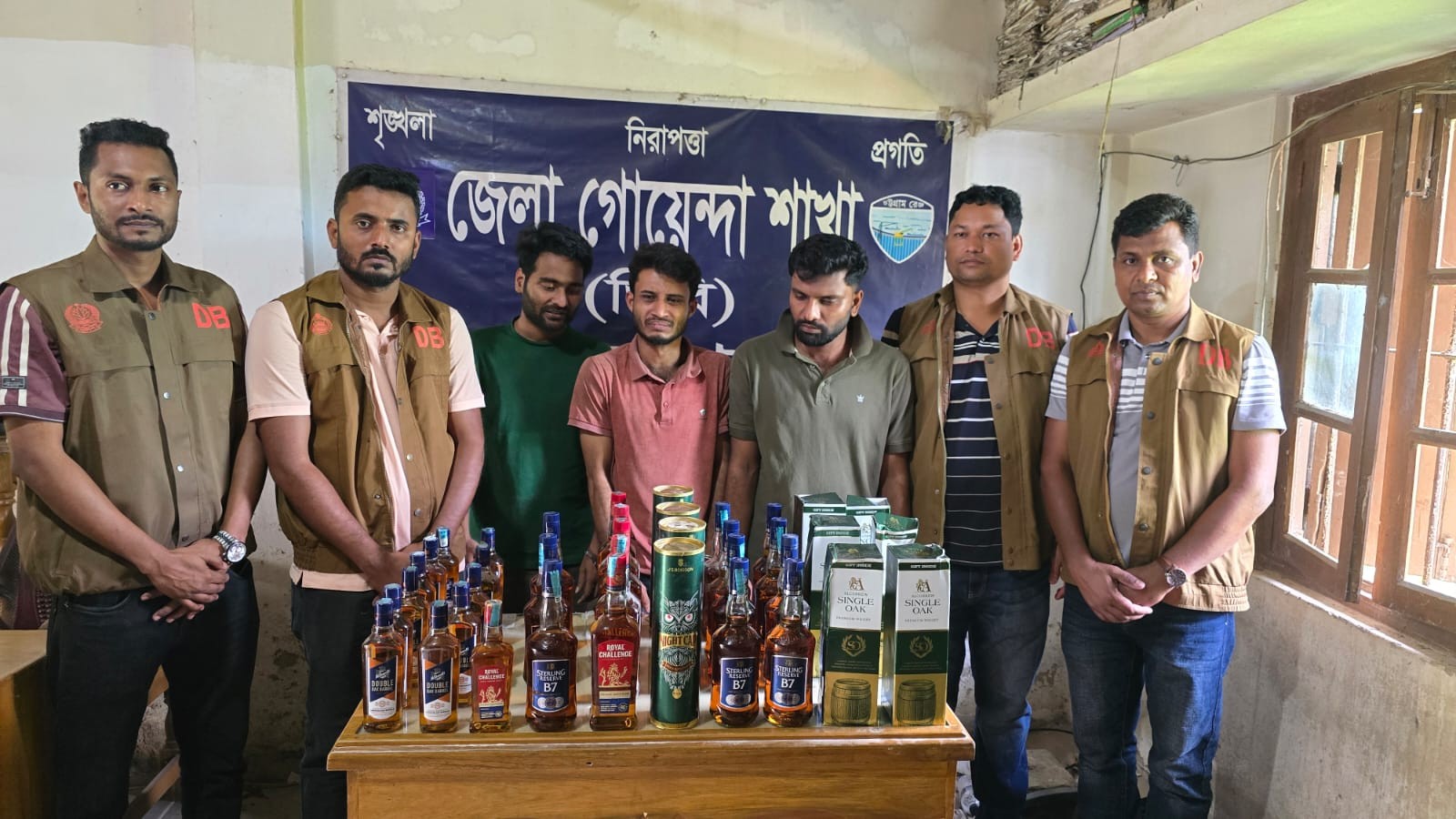 নোয়াখালীতে ৩৯ বোতল বিদেশি মদসহ গ্রেপ্তার ৩