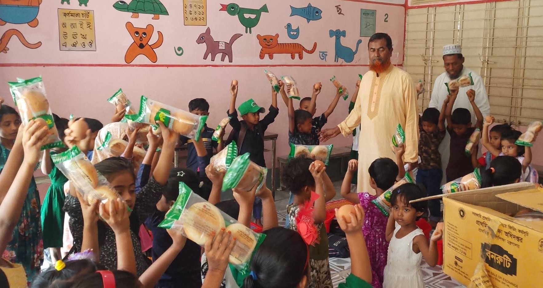 স্কুল ফিডিং কর্মসূচি: উদ্বোধনের দ্বিতীয় দিনেই খাবার পায়নি সুবর্ণচরের ৯৩ স্কুলের শিক্ষার্থী